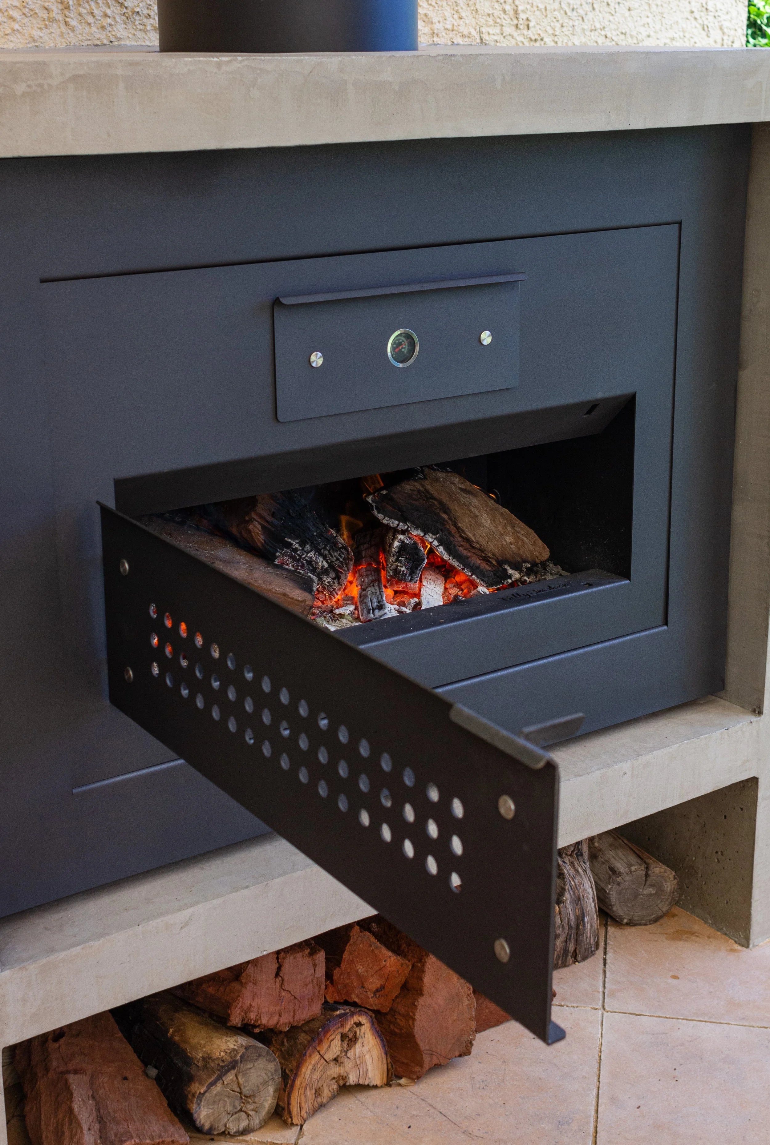 Billy Smoker Steele door, fitted