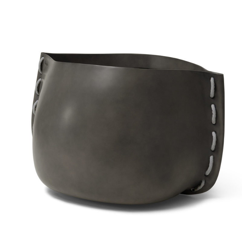 Blinde Stitch 100 concrete planter in Natural finish with grey stitched accent detail