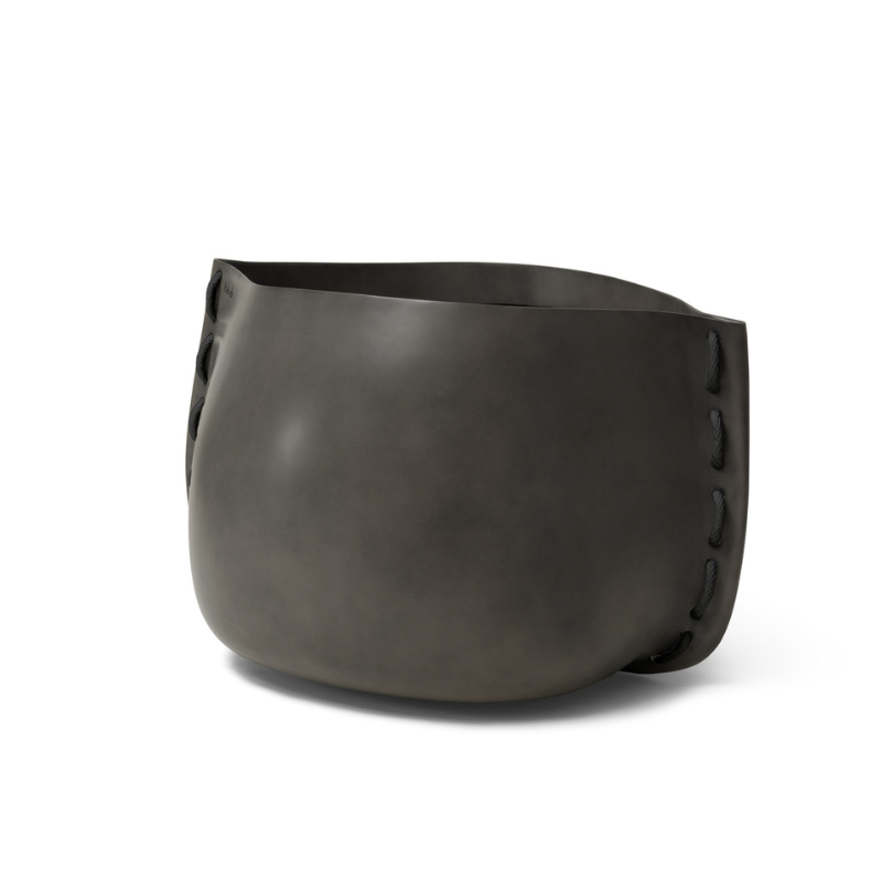 Blinde Stitch 50 concrete planter in natural colour with black stitched rope detailing