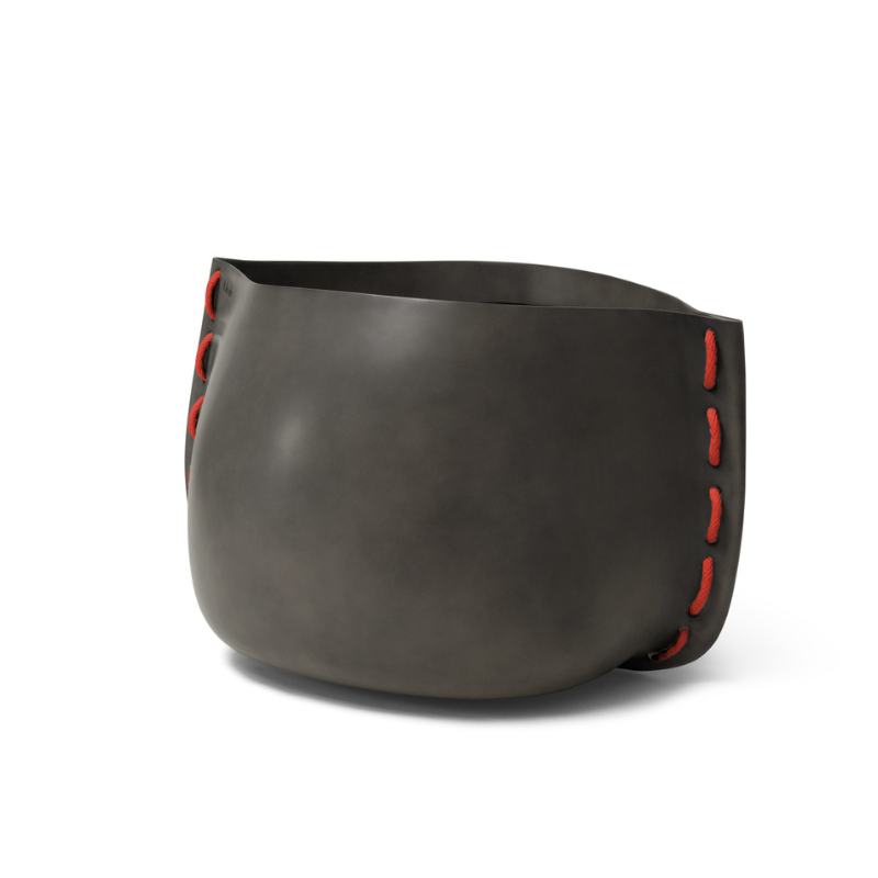 Blinde Stitch 50 concrete planter in natural colour with red stitched rope detailing