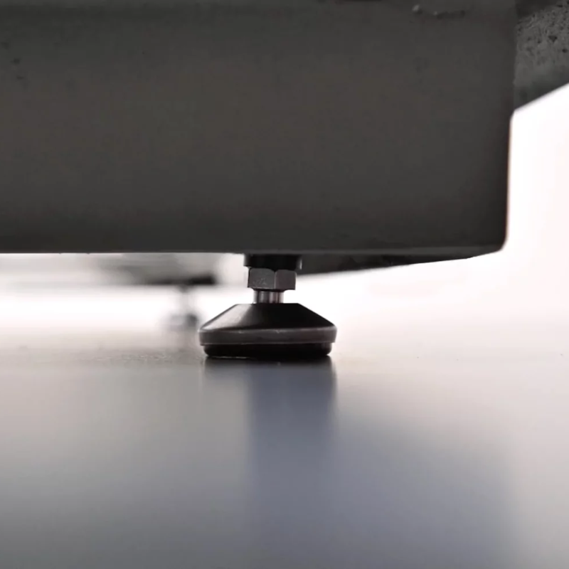 Close-up of adjustable leveling feet on the Curv 30 Blinde Design coffee table