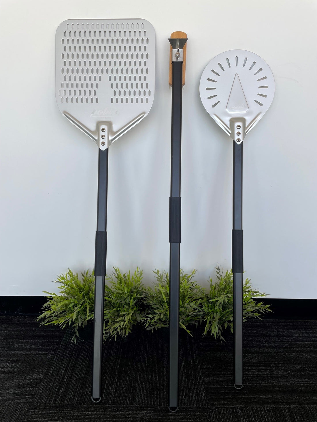 Polito 3-Piece Pizza Oven Tool Set: perforated pizza peel, round turning peel and oven brush