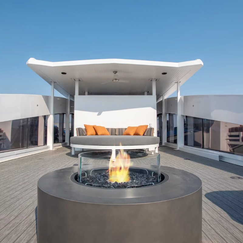 R20 Fire Screen on modern rooftop round fireplace table with burner safety screen