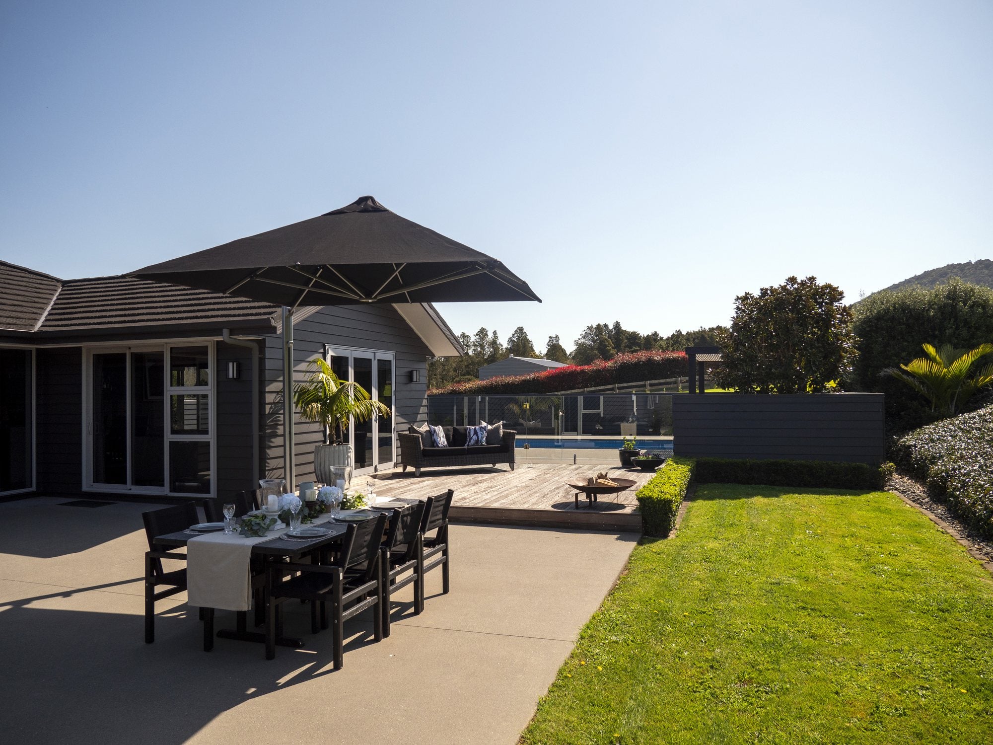 Shadowspec Serenity shading an outdoor dining setting